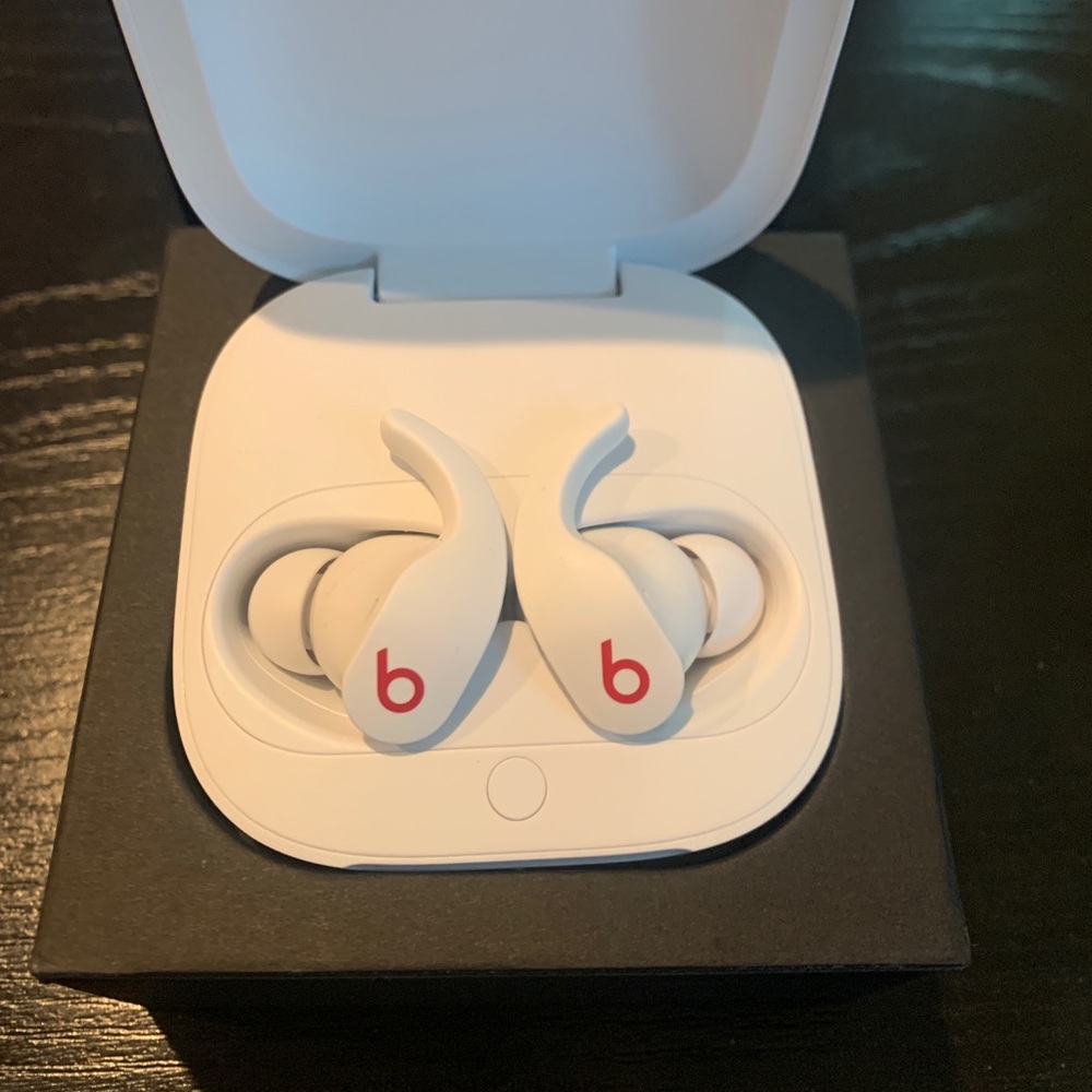 White Beats Fit Pro